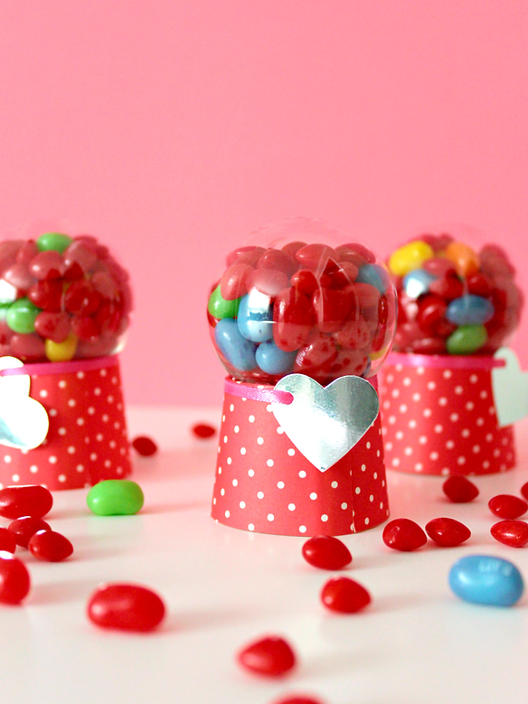 15 Valentine Crafts to Make Today from White House Crafts.