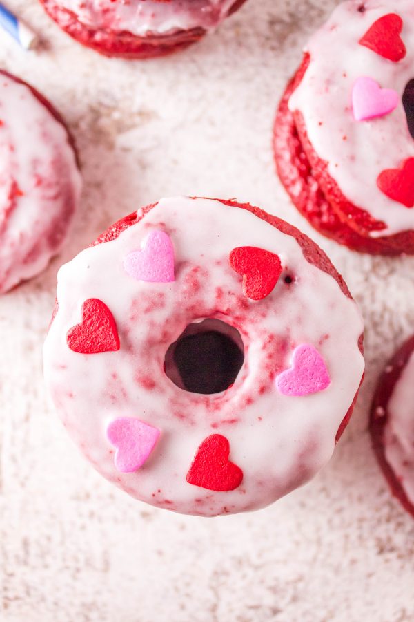 Easy Red Velvet Donuts via Mommy Hates Cooking.