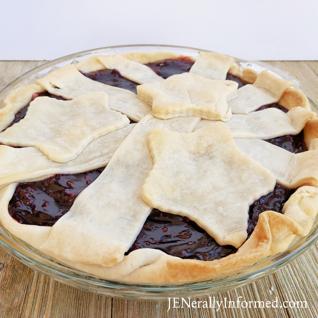 Check out this easy-to-make and delicious pie that is perfect for Memorial Day or the 4th of July! #redwhiteandblue #baking #desserts #easyrecipes