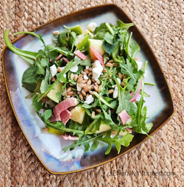 A delicious protein-powered salad! Learn how to make an apple, farro, and spring mix salad. Perfect for summer!  #salads #recipes
