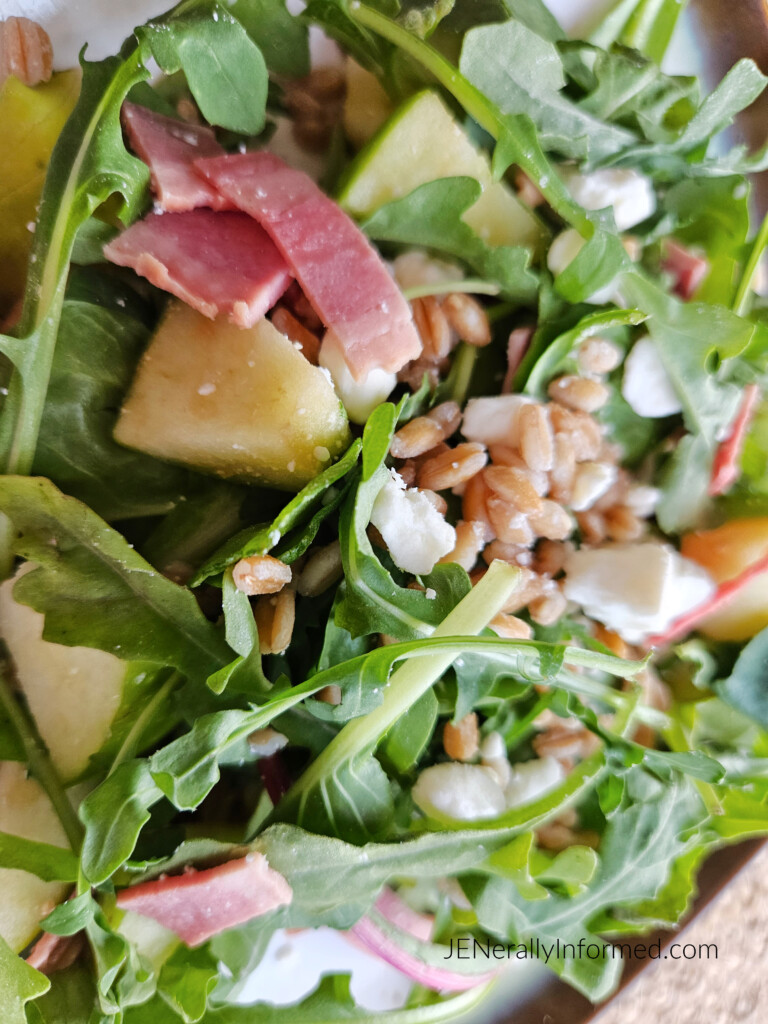 A delicious protein-powered salad! Learn how to make an apple, farro, and spring mix salad. Perfect for summer!  #salads #recipes