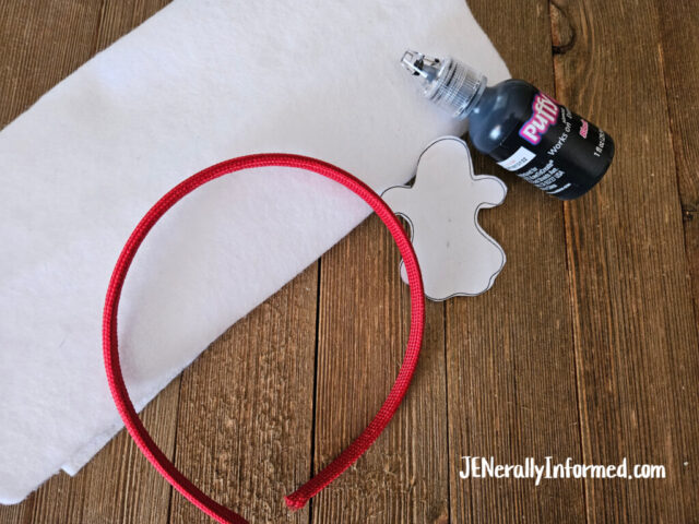 Kid-friendly Halloween craft idea! Make your own ghost headband in less than 15 minutes! #halloween #crafting #kidcrafts