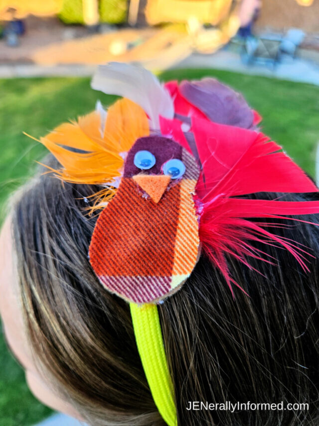 Here's how to easily whip up an adorable turkey headband for your li' turkey! #Thanksgiving #crafting #cutehairaccessories