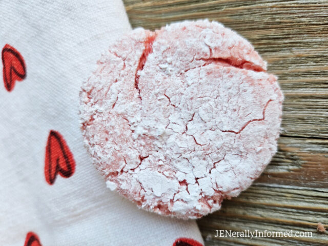 Learn how to make these deliciously easy 3-ingredient strawberry cake mix cookies! #recipes #valentinesday #baking