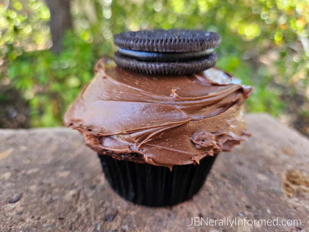 Get ready for the April 8th, 2024 solar eclipse with these super easy and delicious total eclipse cupcakes!