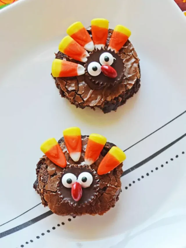 Easy Thanksgiving Turkey Brownies by Walking on Sunshine Recipes.