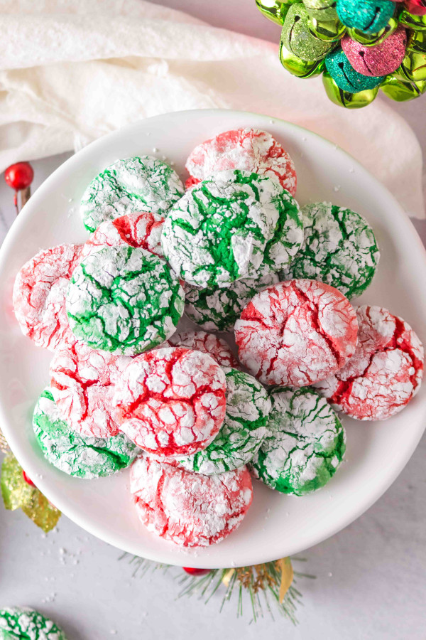 Best Christmas Crinkle Cookies Recipe by Mommy Hates Cooking.