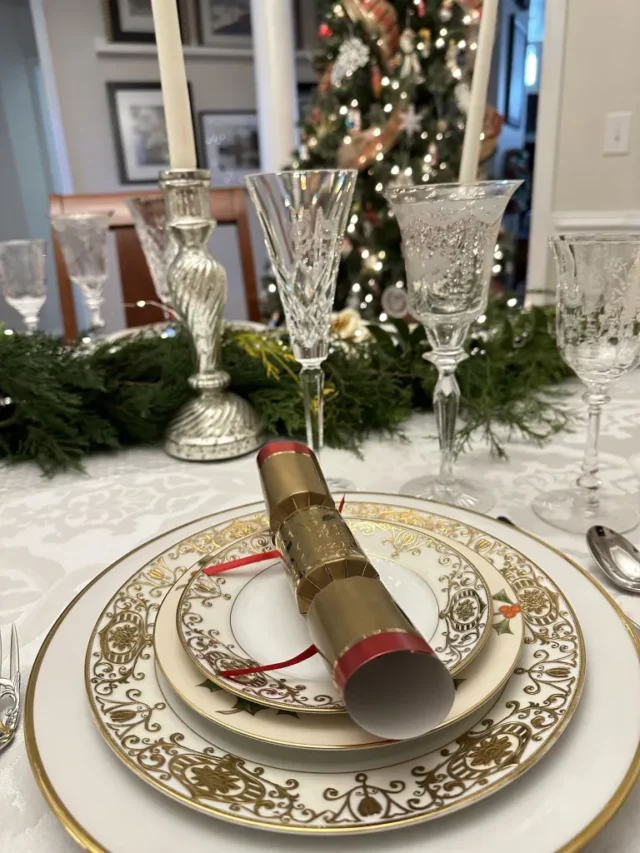 Bright Christmas Tablescape from Thrifting Wonderland.