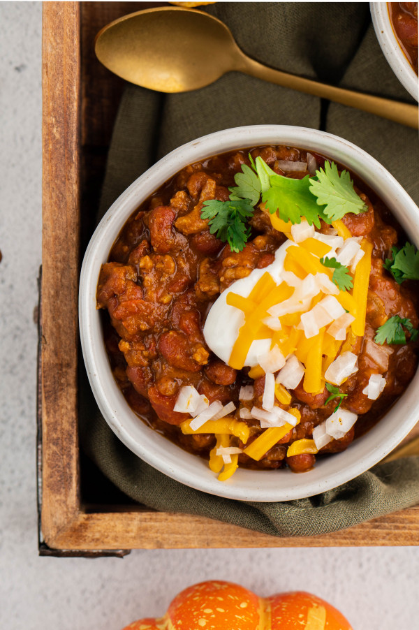 Best Easy Slow Cooker Pumpkin Chili by Mommy Hates Cooking.