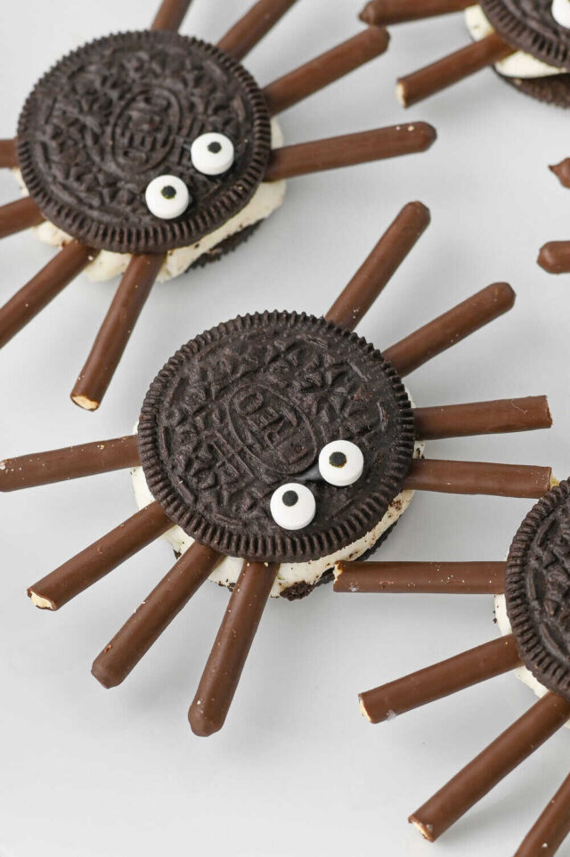 Easy OREO Spiders (4-Ingredient Halloween Cookies) from Rose Bakes.
